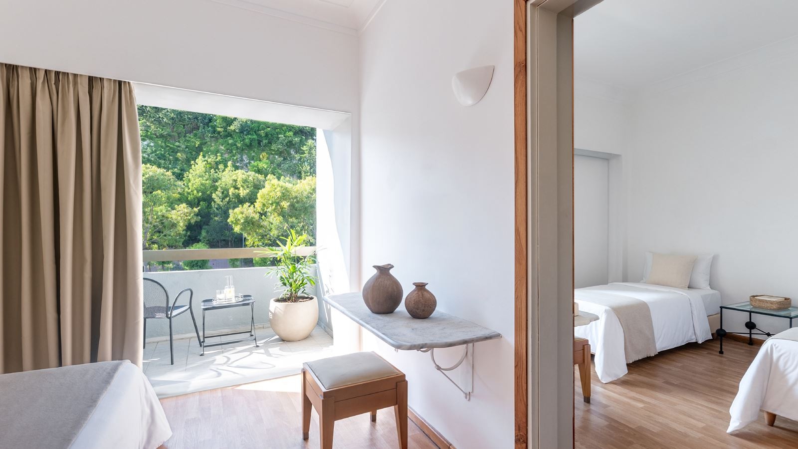 rooms-premier-family-guestroom-inland-view