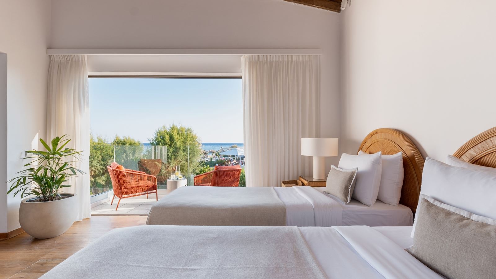 rooms-2-bedrooms-bungalow-suite-sea-view