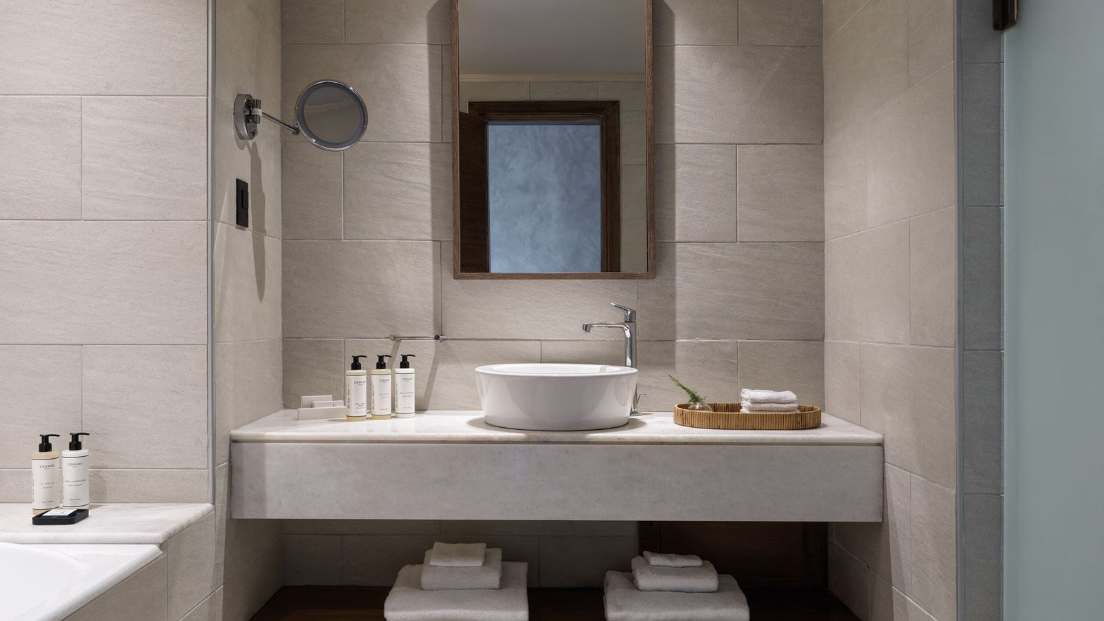 rooms-tropical-bungalow-open-plan-suite-with-outdoor-jacuzzi