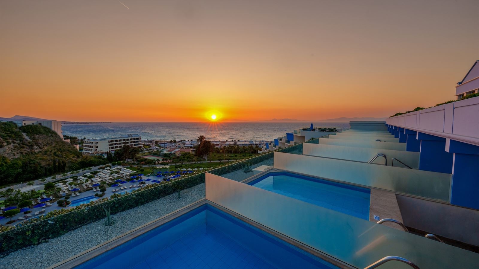 rooms-deluxe-room-sea-view-with-personal-pool