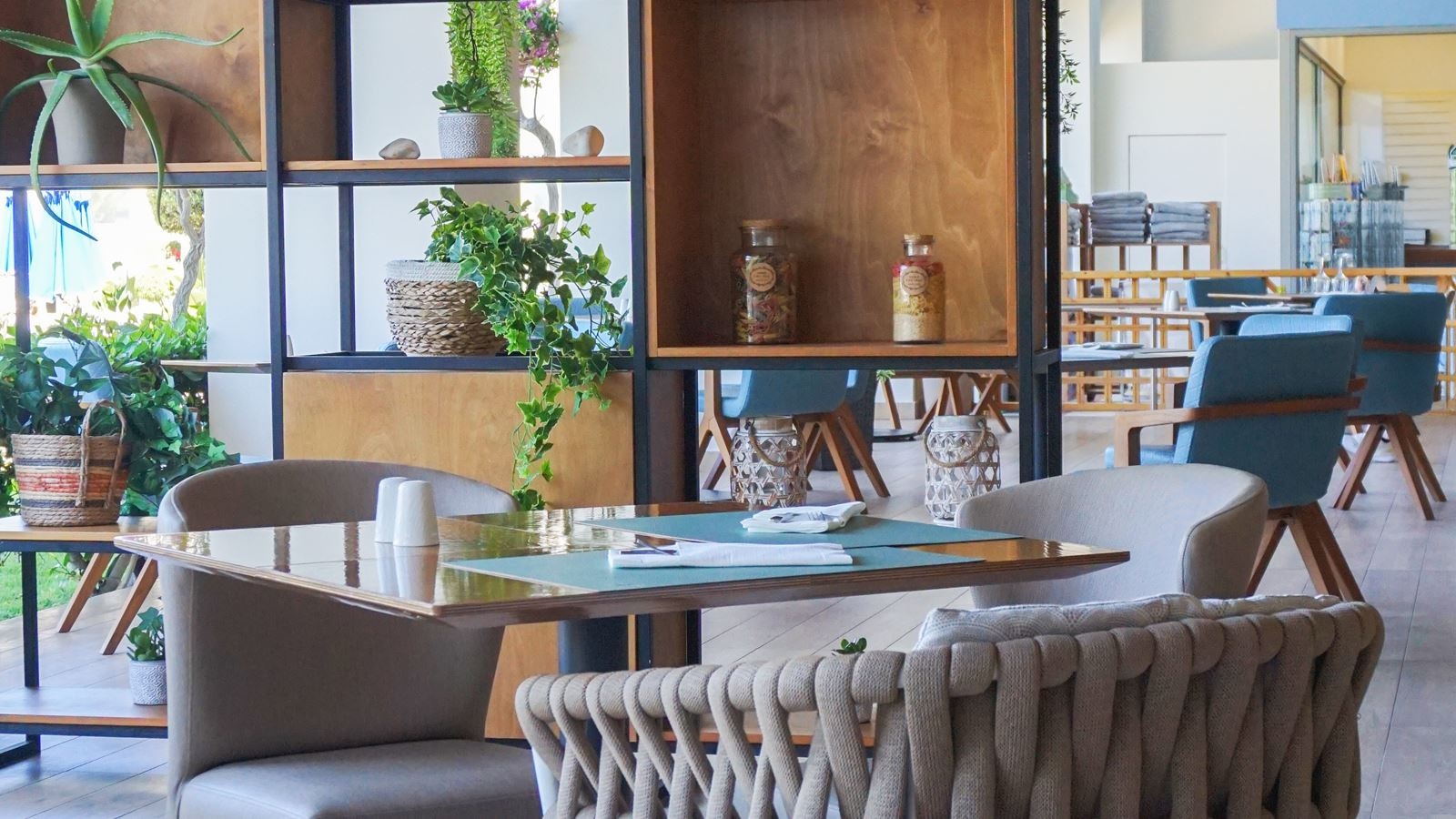 restaurants-tramonto-italian-pool-restaurant