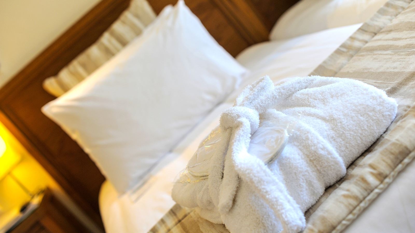 rooms-single-garden-view