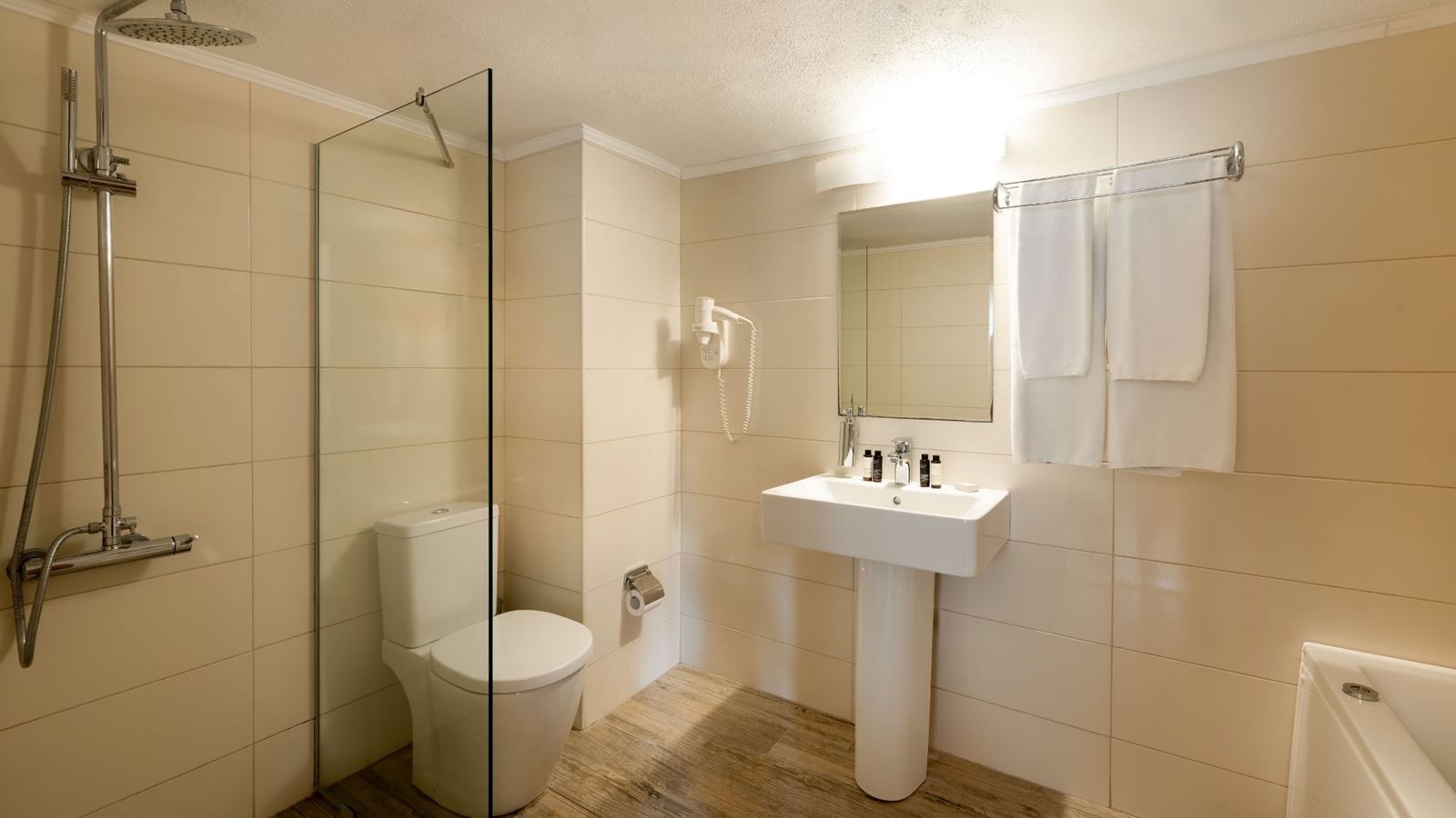 rooms-junior-suite-garden-view