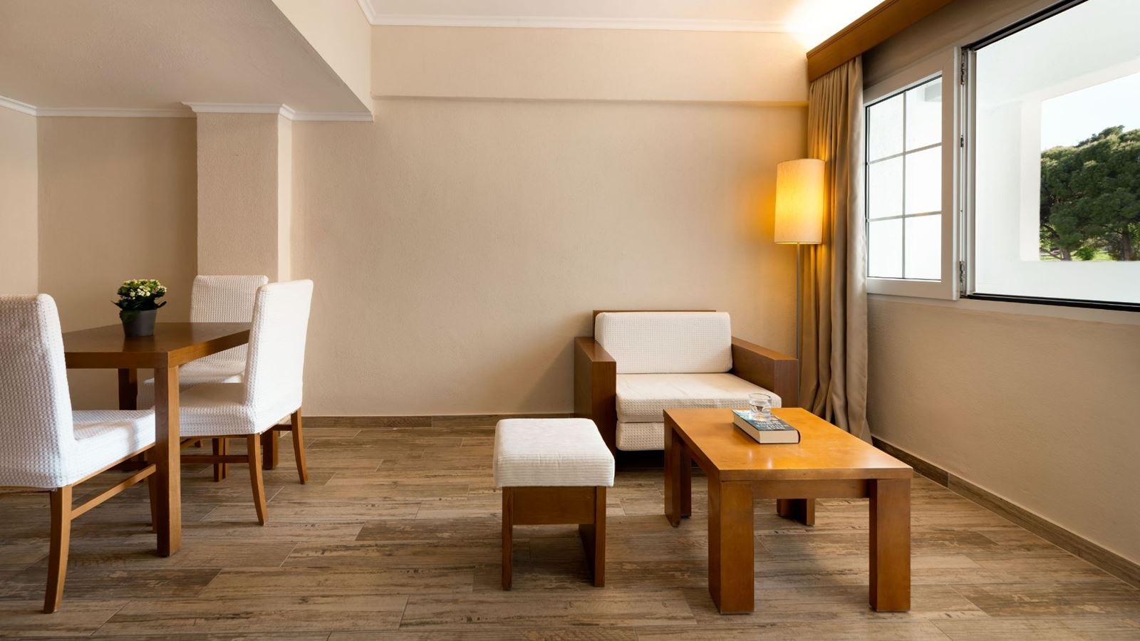 rooms-junior-suite-garden-view