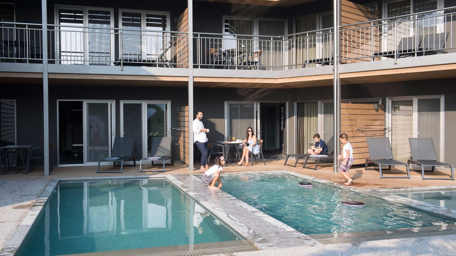 rooms-family-suite-with-private-pool