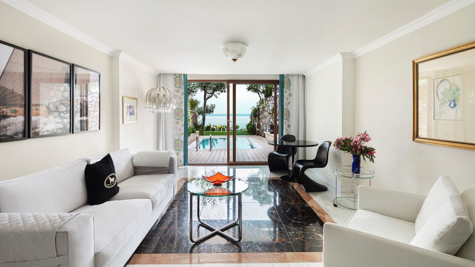 rooms-pool-suite-with-a-small-garden-sea-view