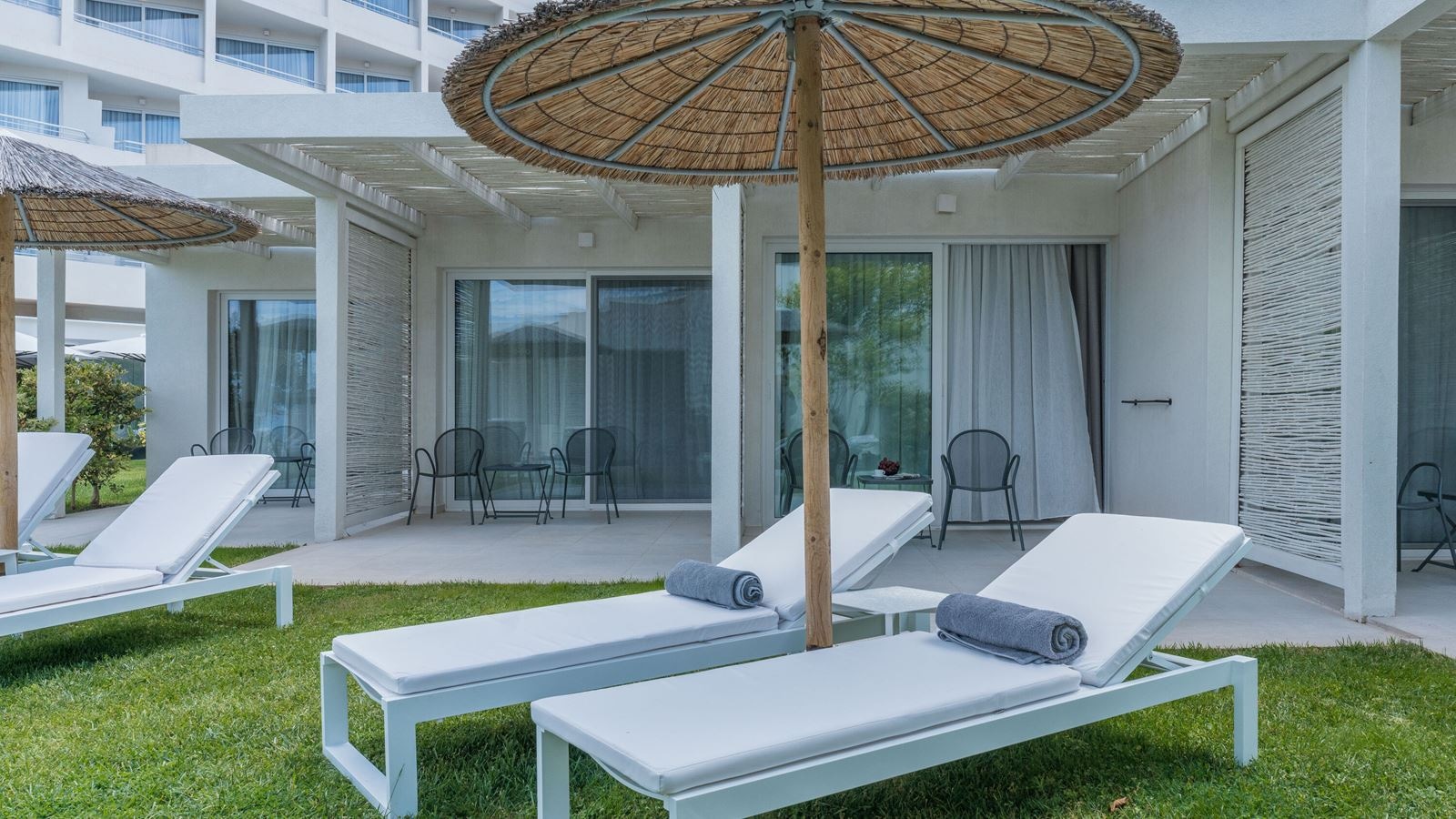 rooms-cabana-side-pool-view