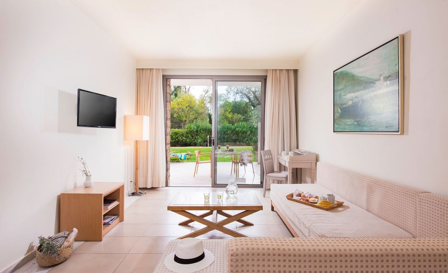 rooms-family-suite-with-garden-access