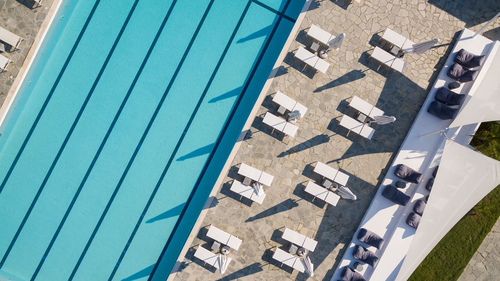 restaurants-oasis-pool-bar