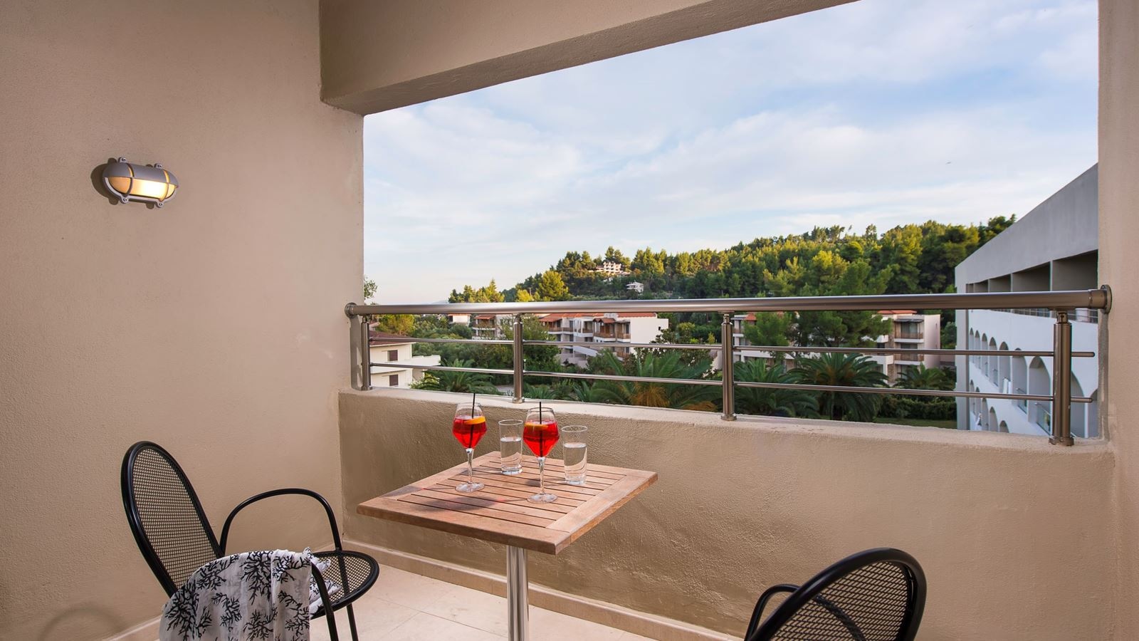 rooms-deluxe-room-garden-view