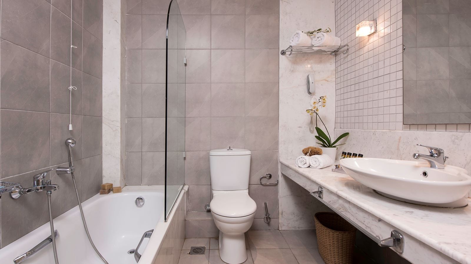 rooms-family-suite-with-garden-access