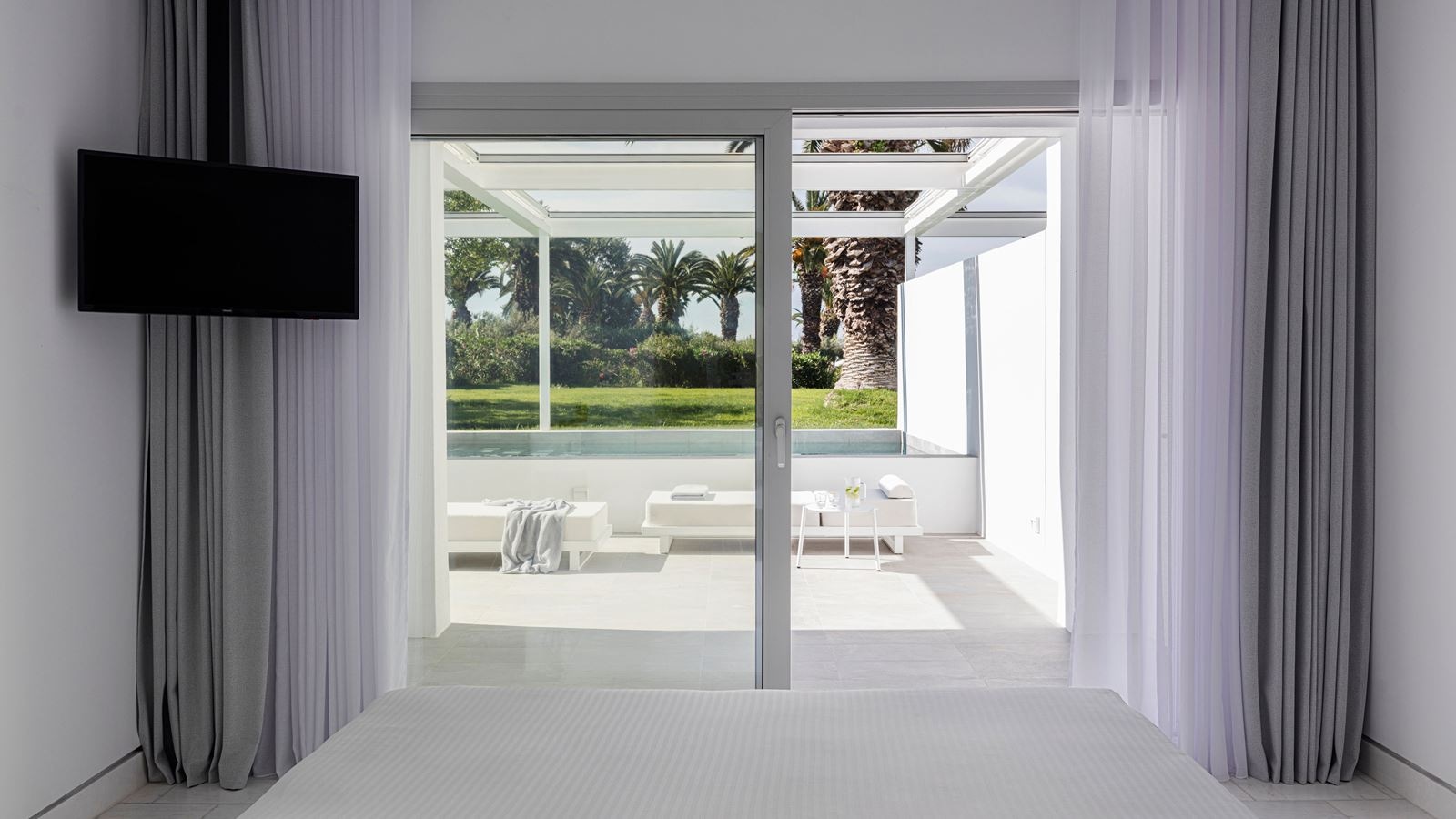 rooms-suite-2-bedrooms-gardenview-privatepool