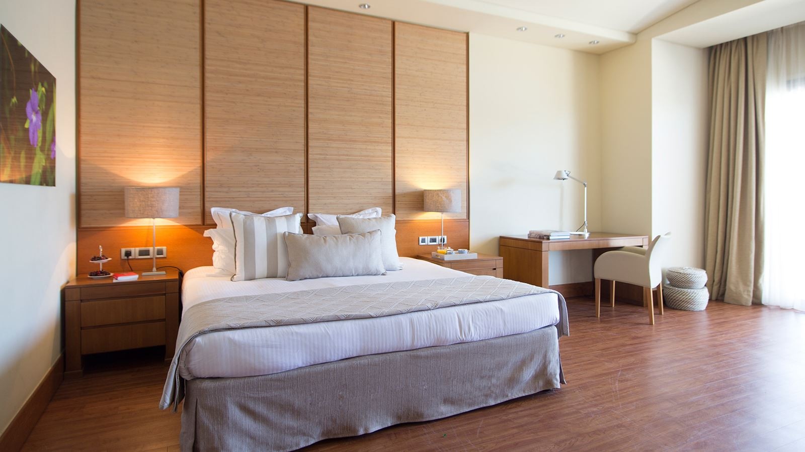 rooms-captains-suite-marina-front