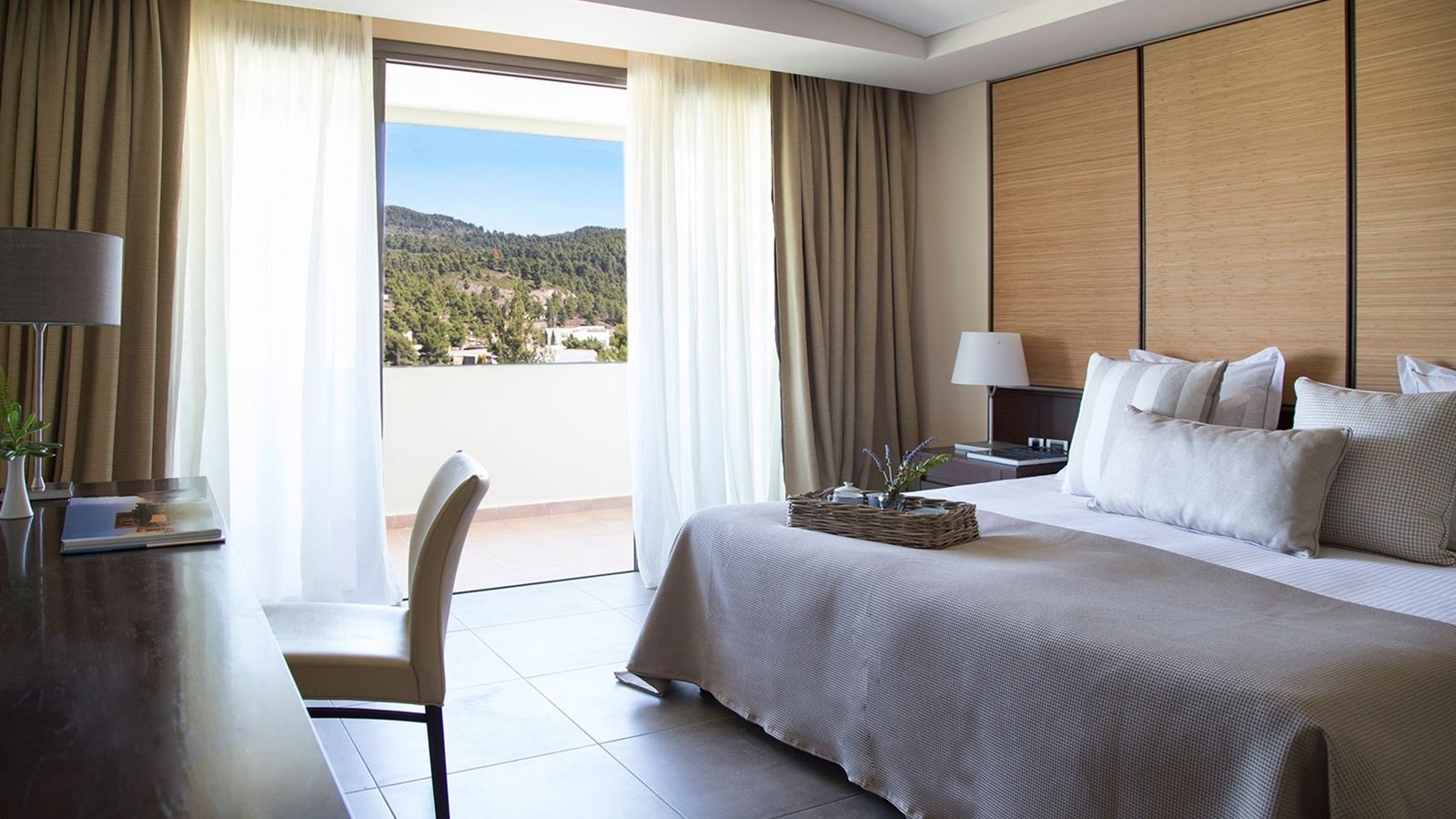 rooms-2-bedrooms-grand-suite-golf-view