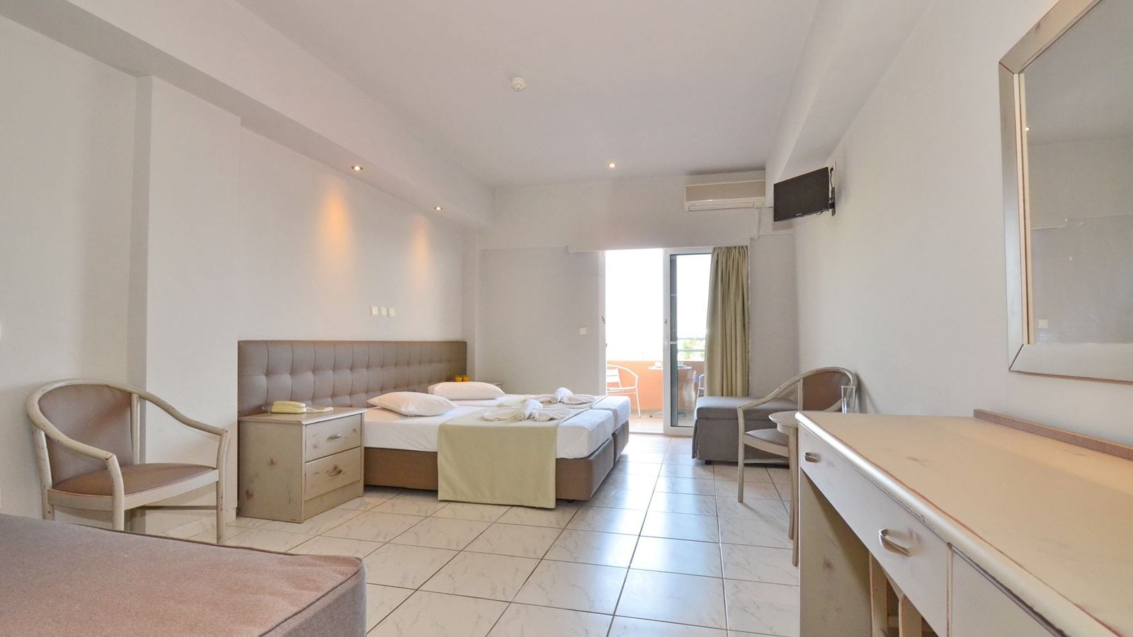 rooms-double-bed--rooms