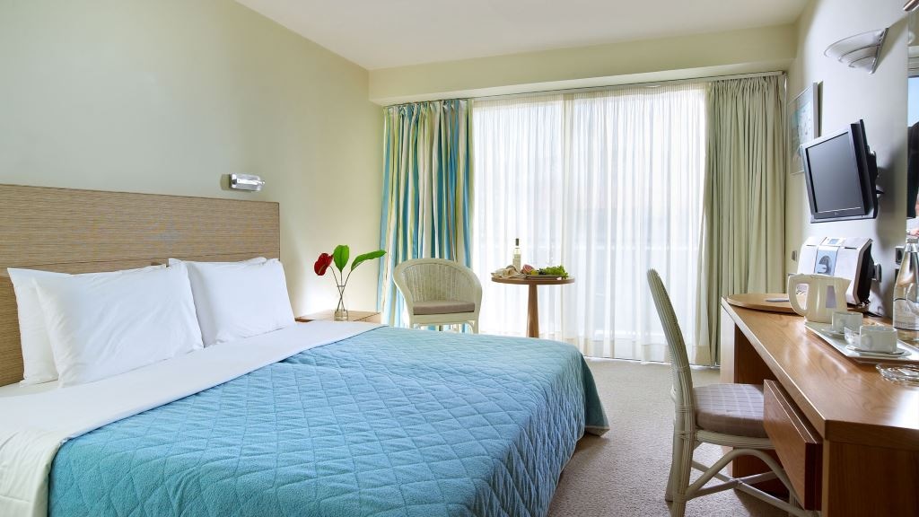 rooms-classic-double-room-urban-view