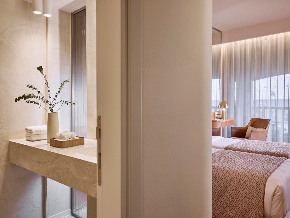 rooms-suite-2-bedrooms-sea-view-mythica