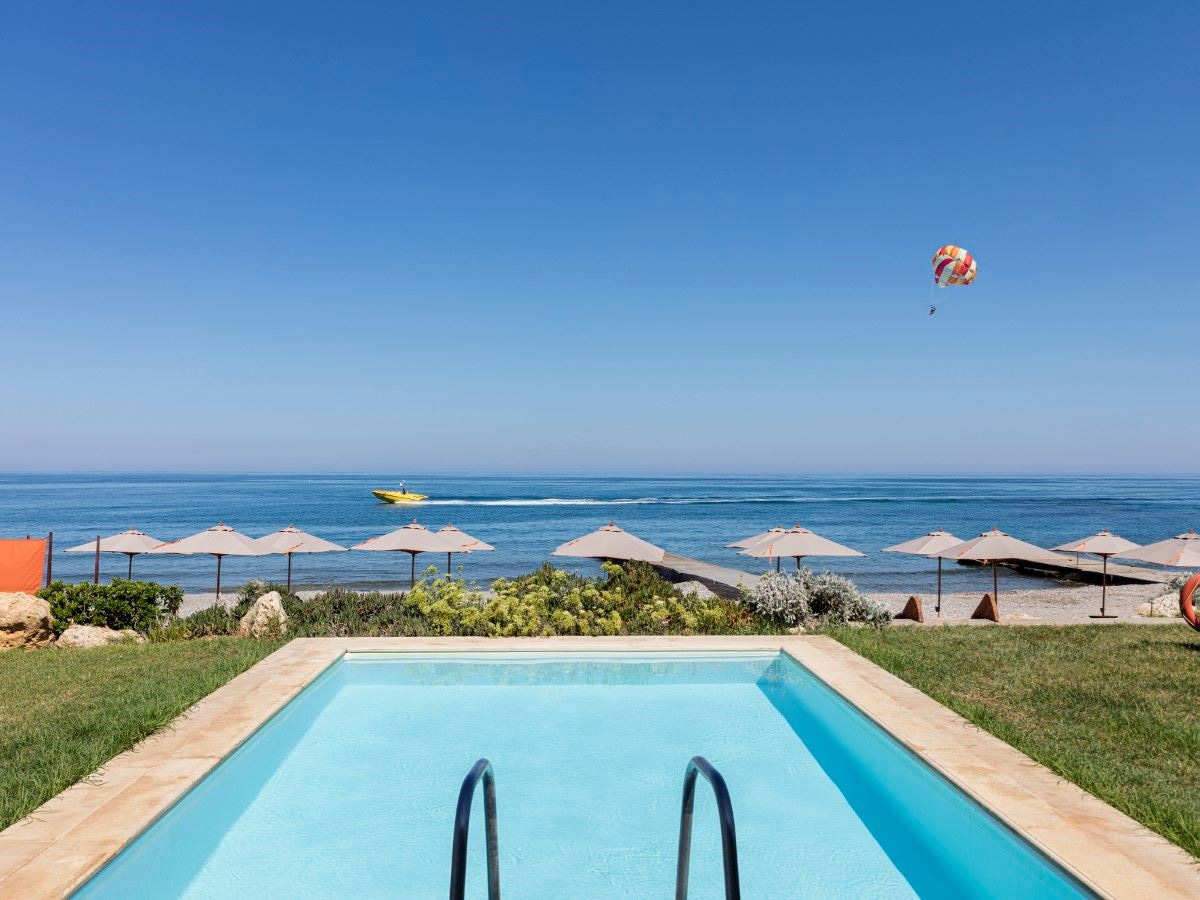 rooms-bungalow-suite-beachfront-private-pool-mythica
