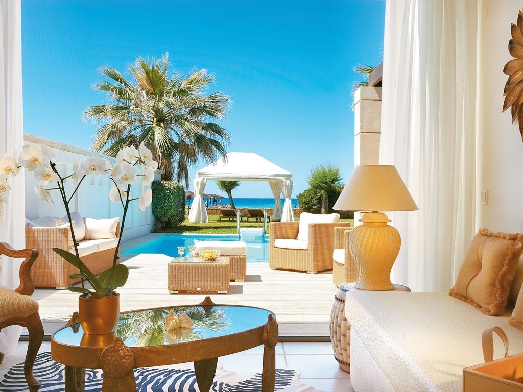 rooms-family-bungalow-suite--sea-front-private-pool