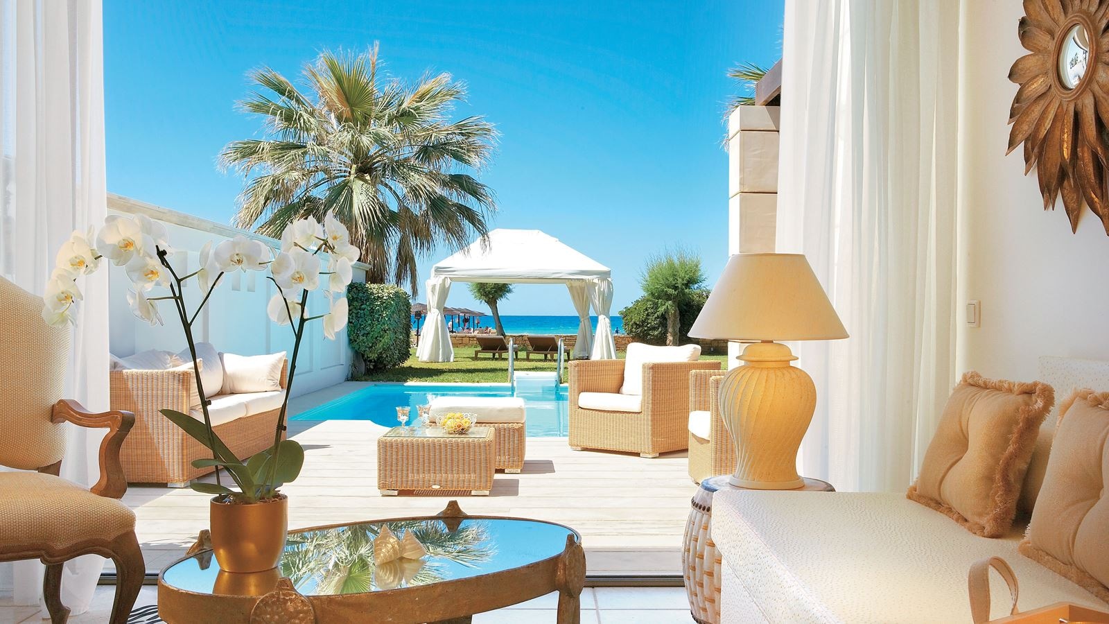 rooms-bungalow-suite-sea-front--private-pool