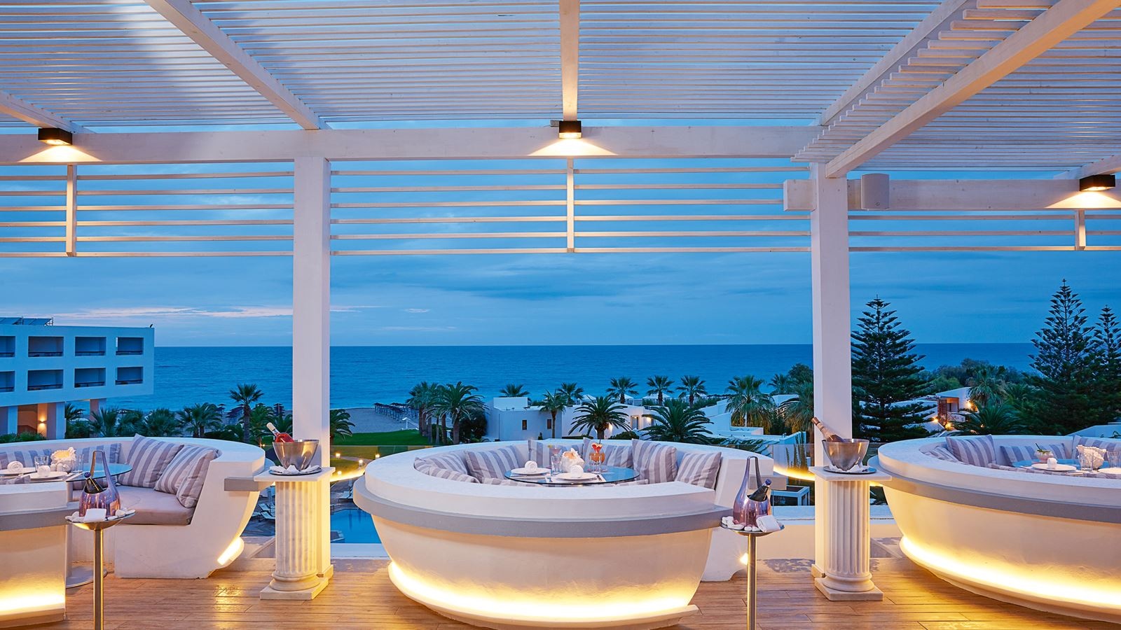 restaurants-sky-bar-zeus-and-amalthia