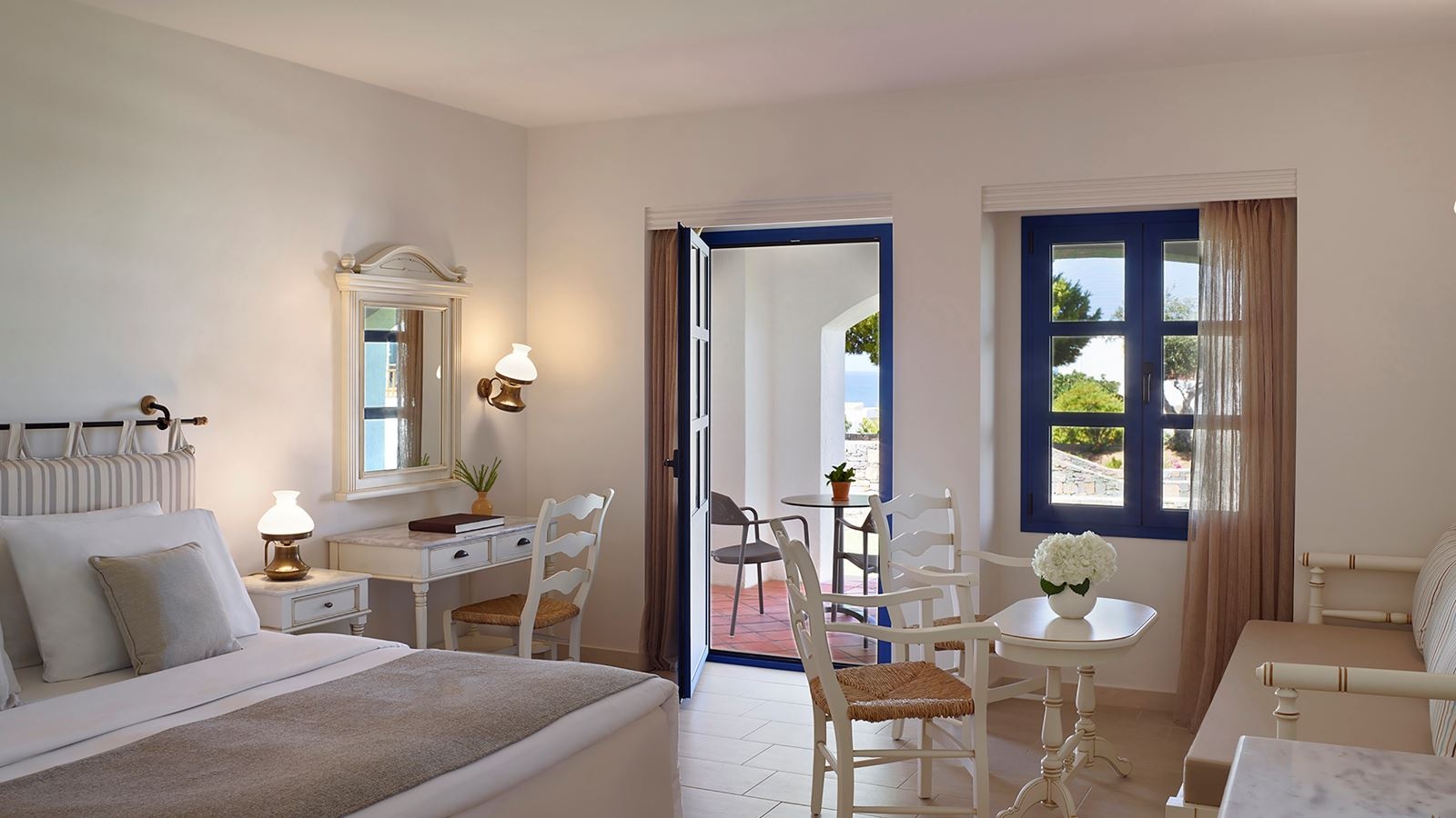 rooms-room-mountain-or-garden-view