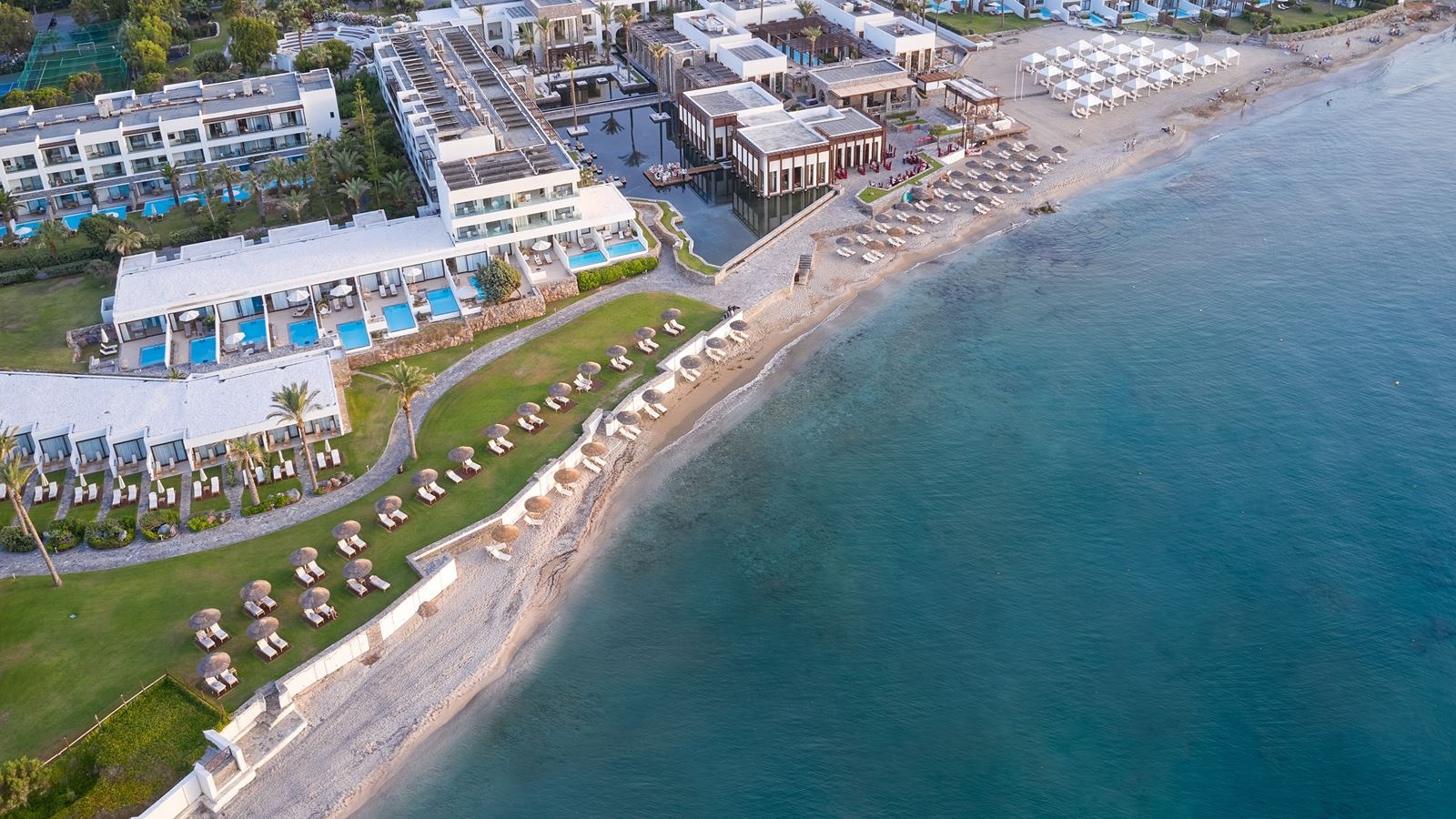 rooms-junior-bungalow-suite-waterfront-private-pool