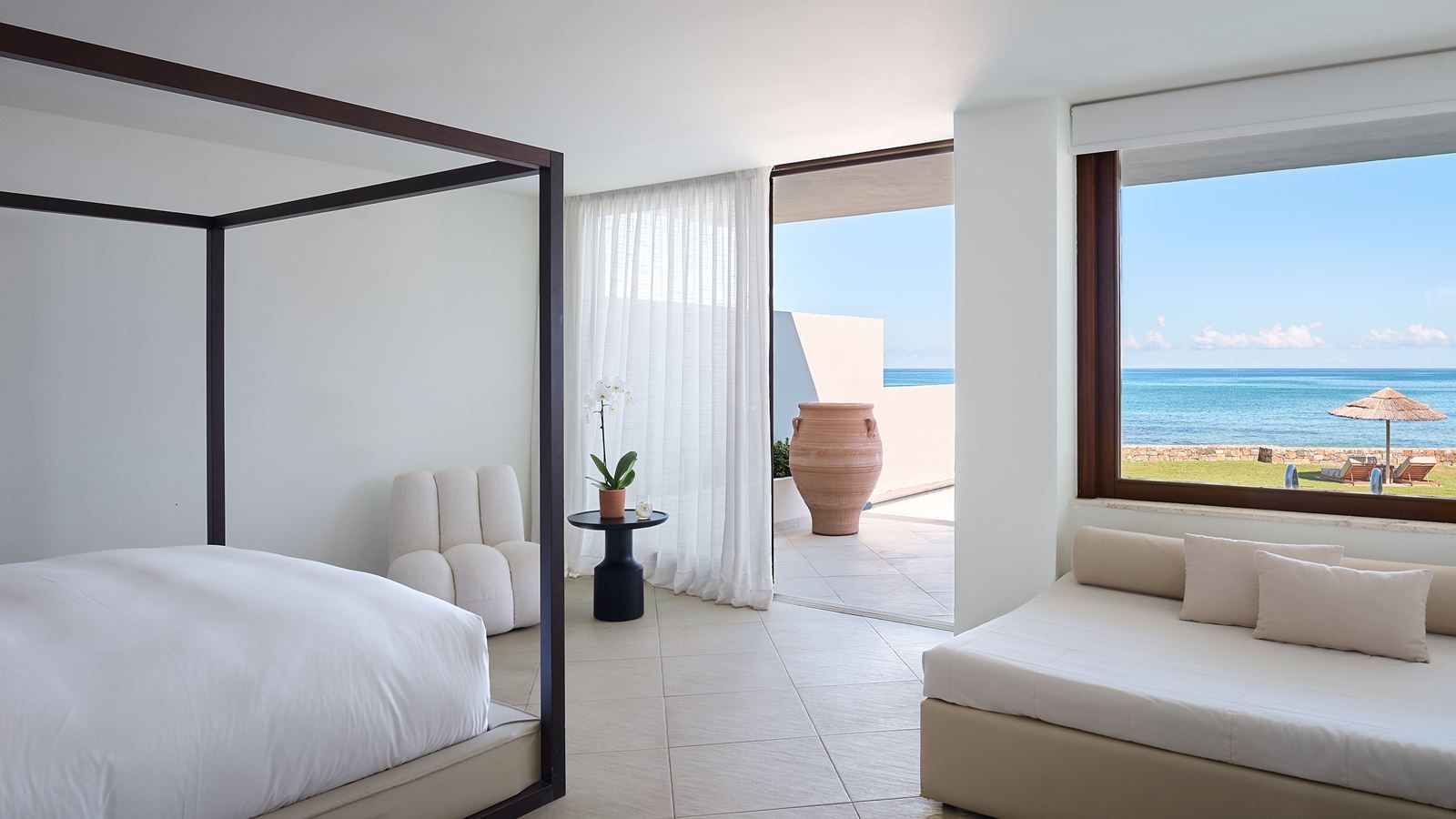 rooms-junior-bungalow-suite-waterfront-private-pool