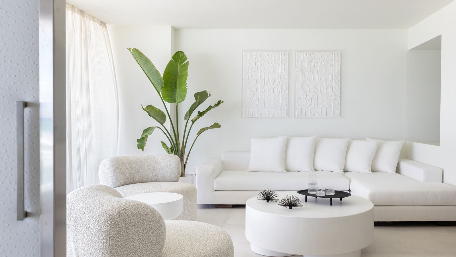 rooms-amirandes-white-suite