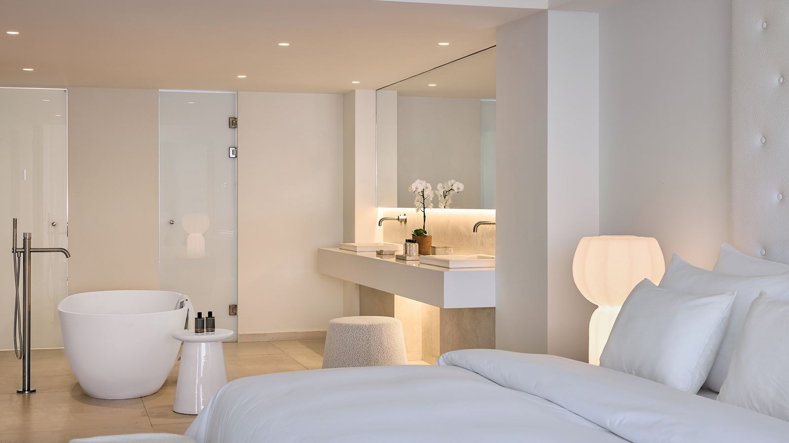 rooms-amirandes-white-suite