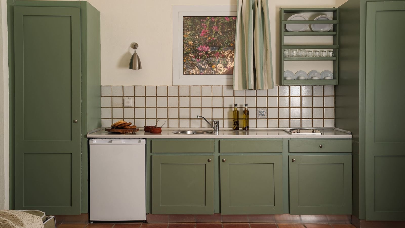 rooms-family-apartment-1-bedroom-village-view