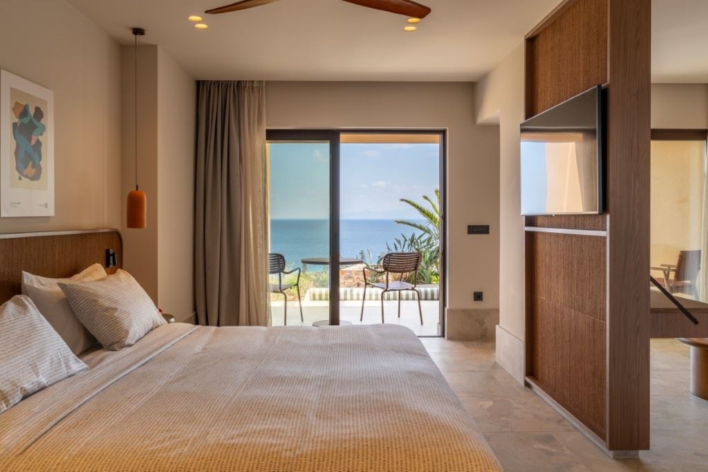 rooms-beach-house-private-pool-sea-view