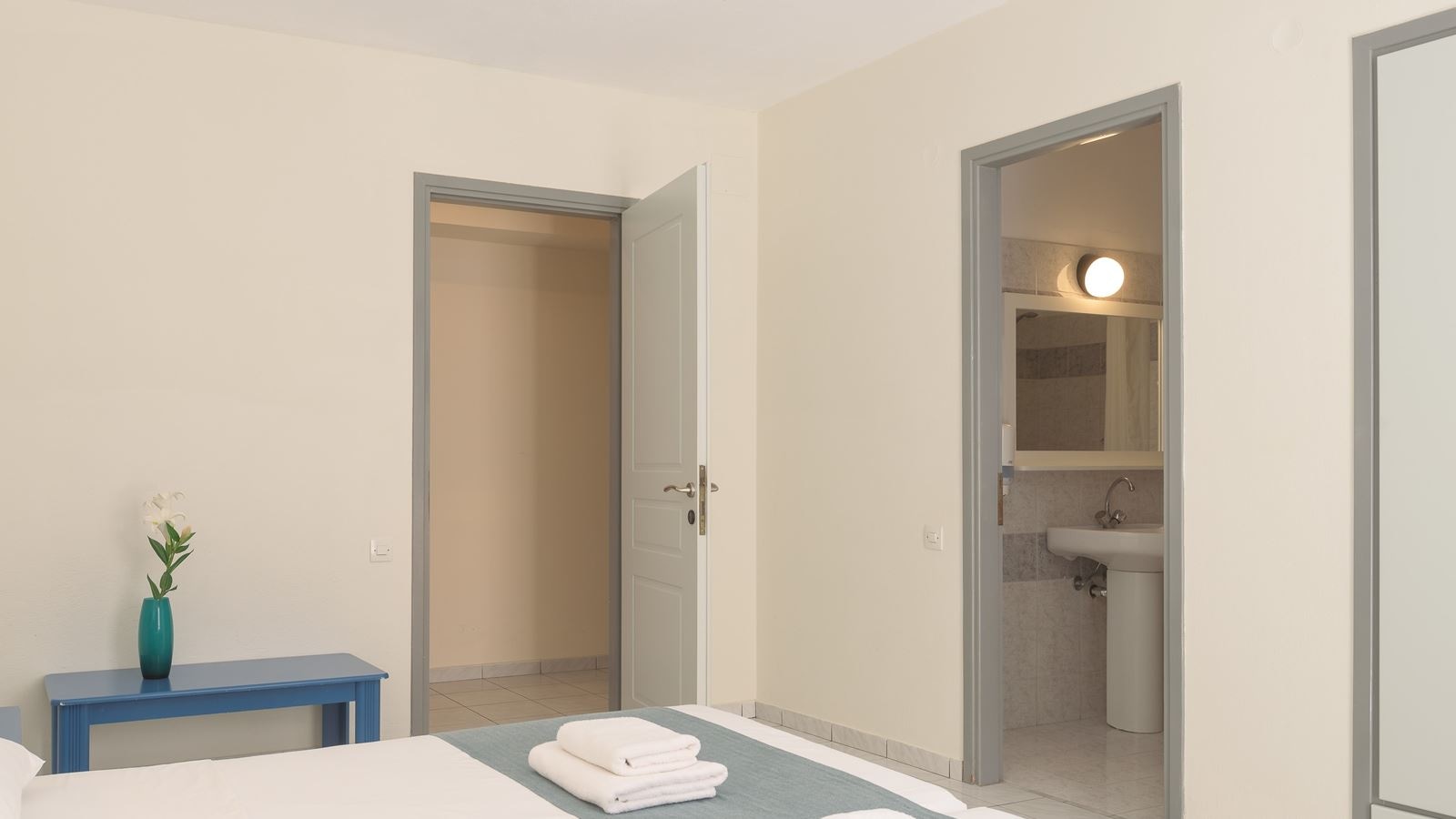 rooms-room-double-balcony-or-terrace