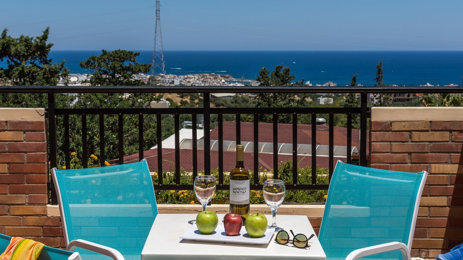 rooms-apartment-one-bedroom-with-sea-view