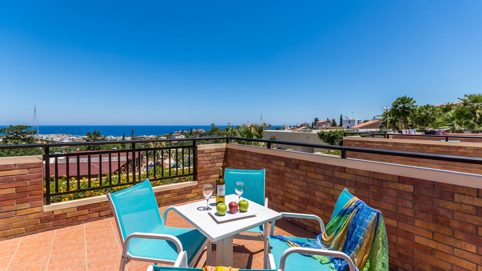 rooms-apartment-one-bedroom-with-sea-view