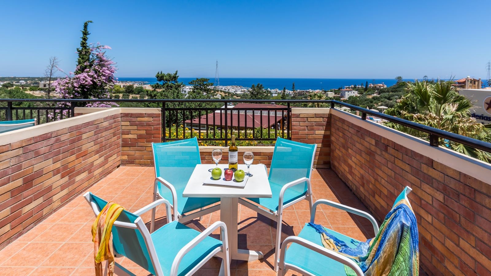 rooms-apartment-one-bedroom-with-sea-view