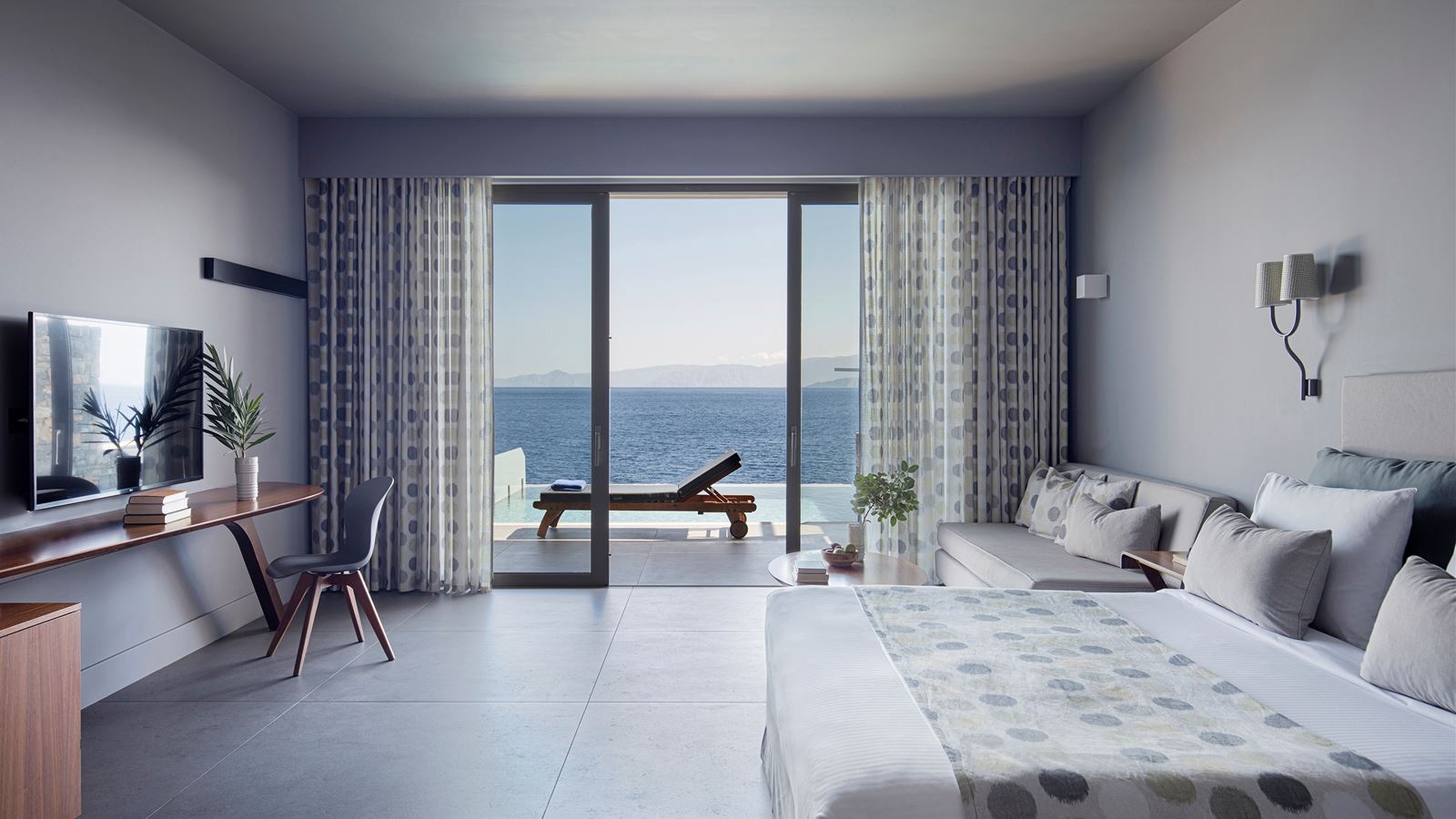 rooms-deep-blue-deluxe-waterfront-bungalow-private-pool