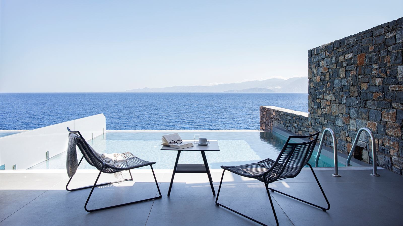 rooms-deep-blue-deluxe-waterfront-bungalow-private-pool