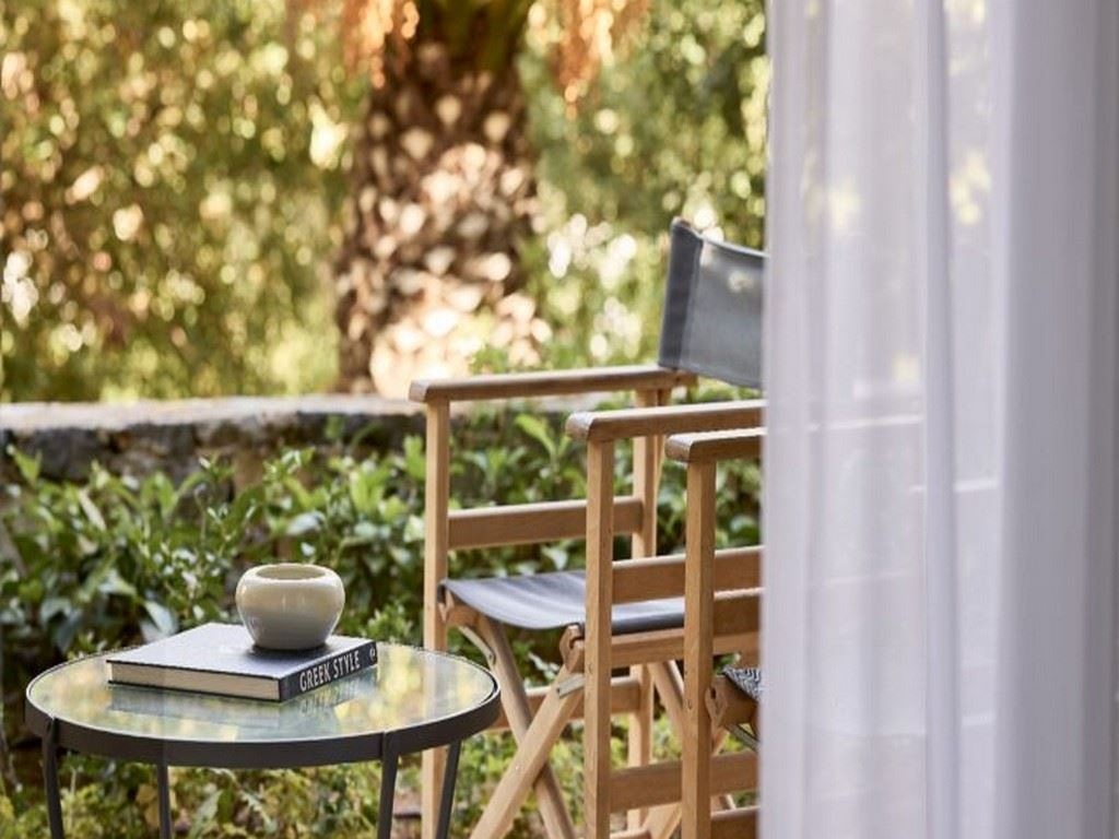 rooms-double-room-main-duilding-garden-view