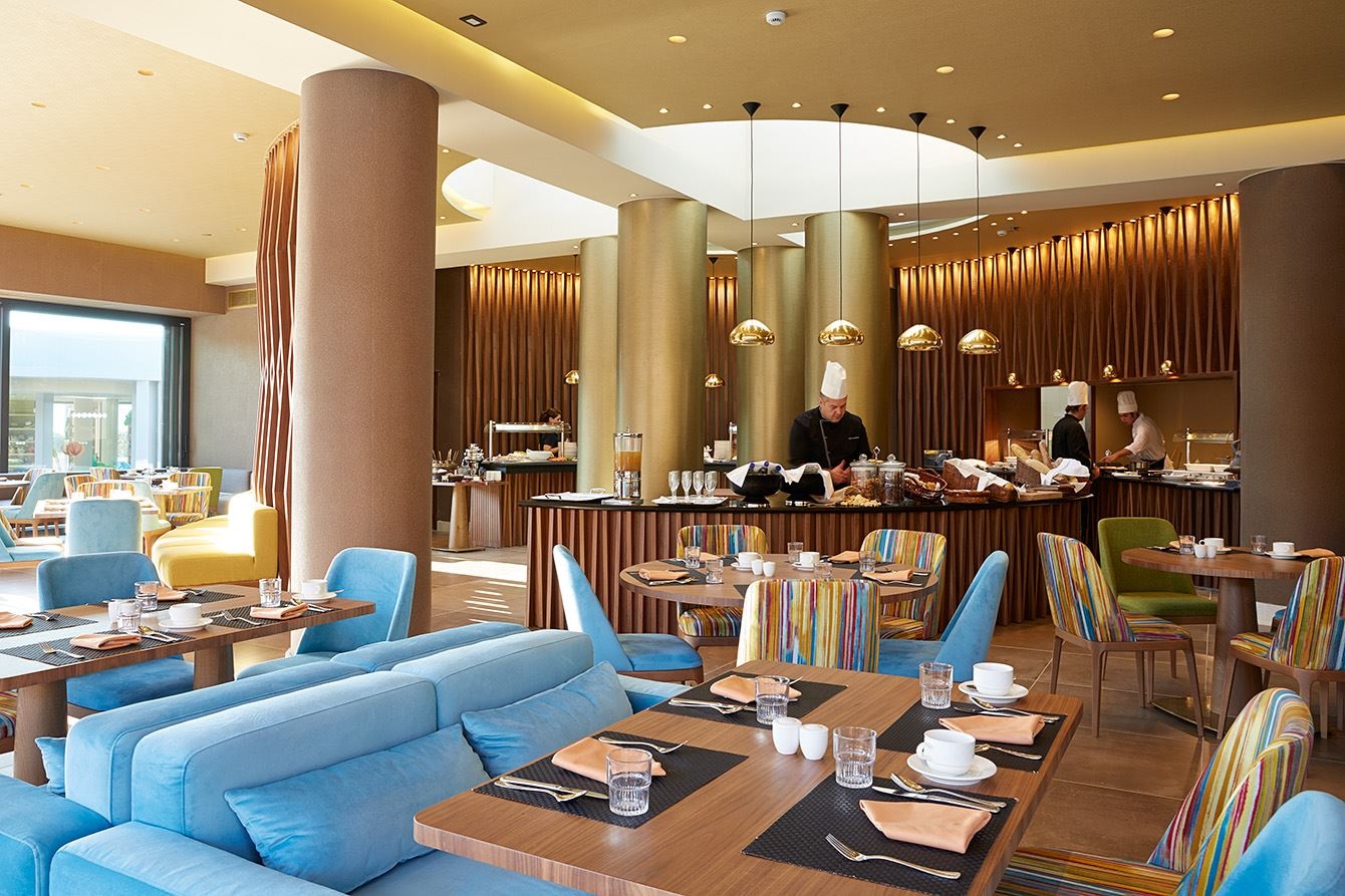 restaurants-blend-nikkei--wine