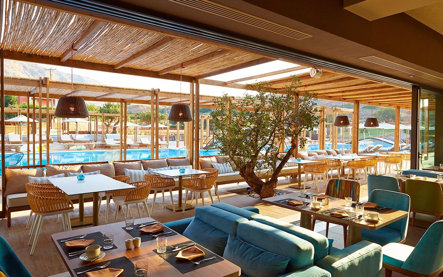 restaurants-blend-nikkei--wine