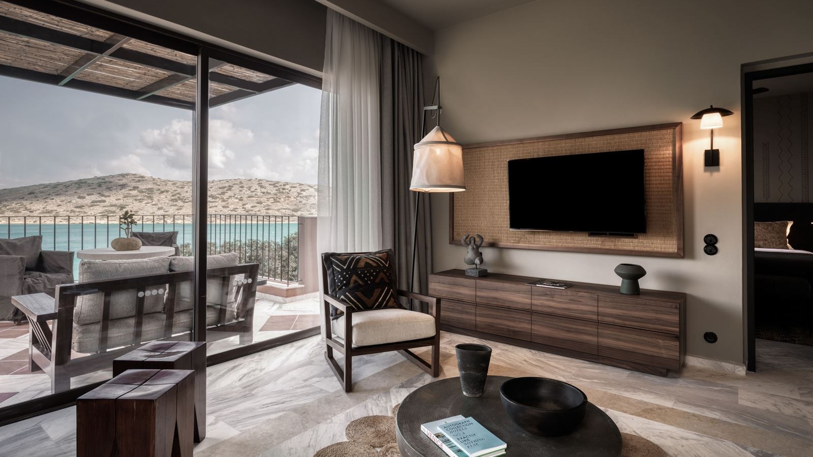 rooms-premium-1-bdr-suite-sv-with-out-jacuzzi