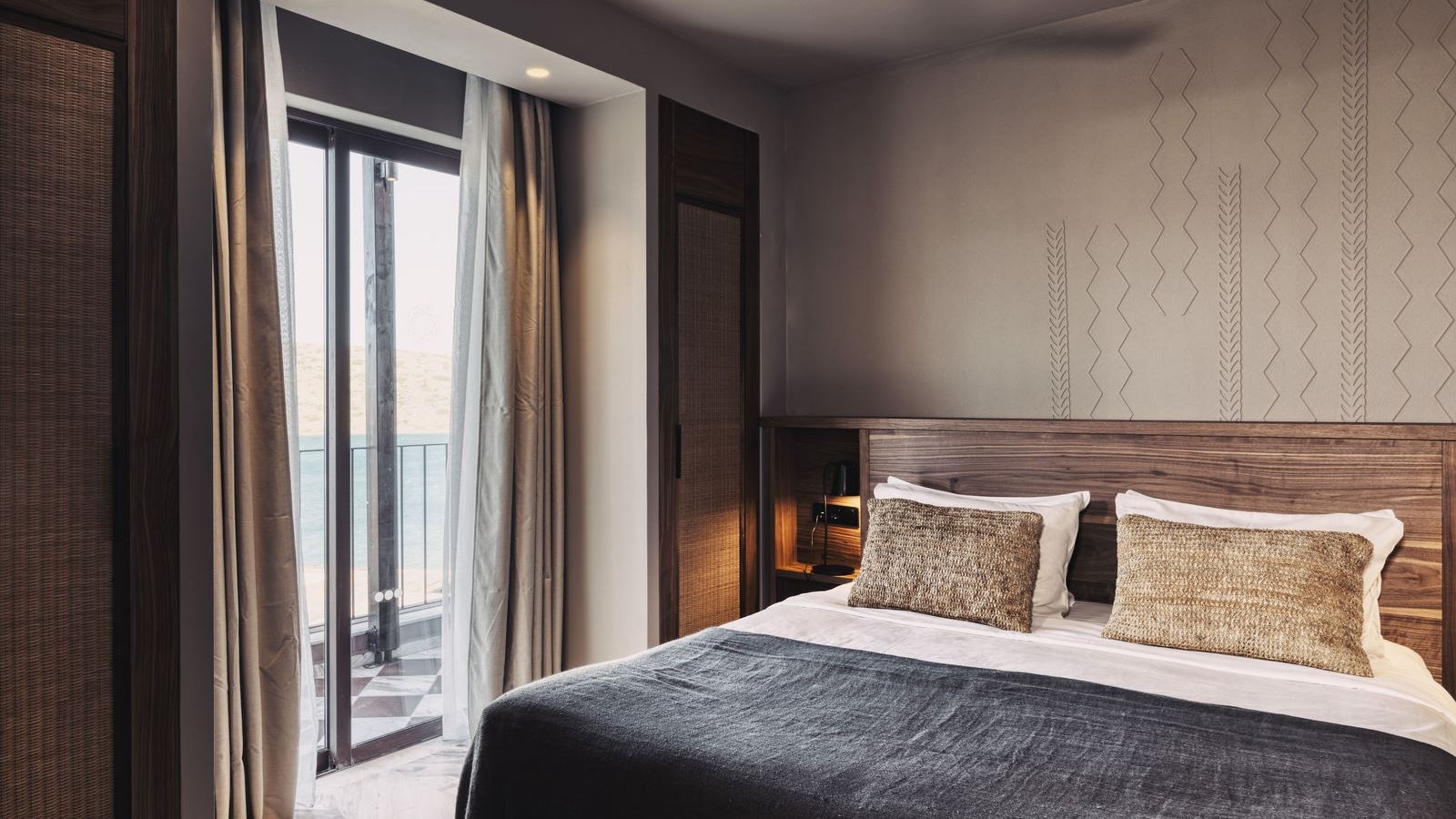 rooms-premium-1-bdr-suite-sv-with-out-jacuzzi