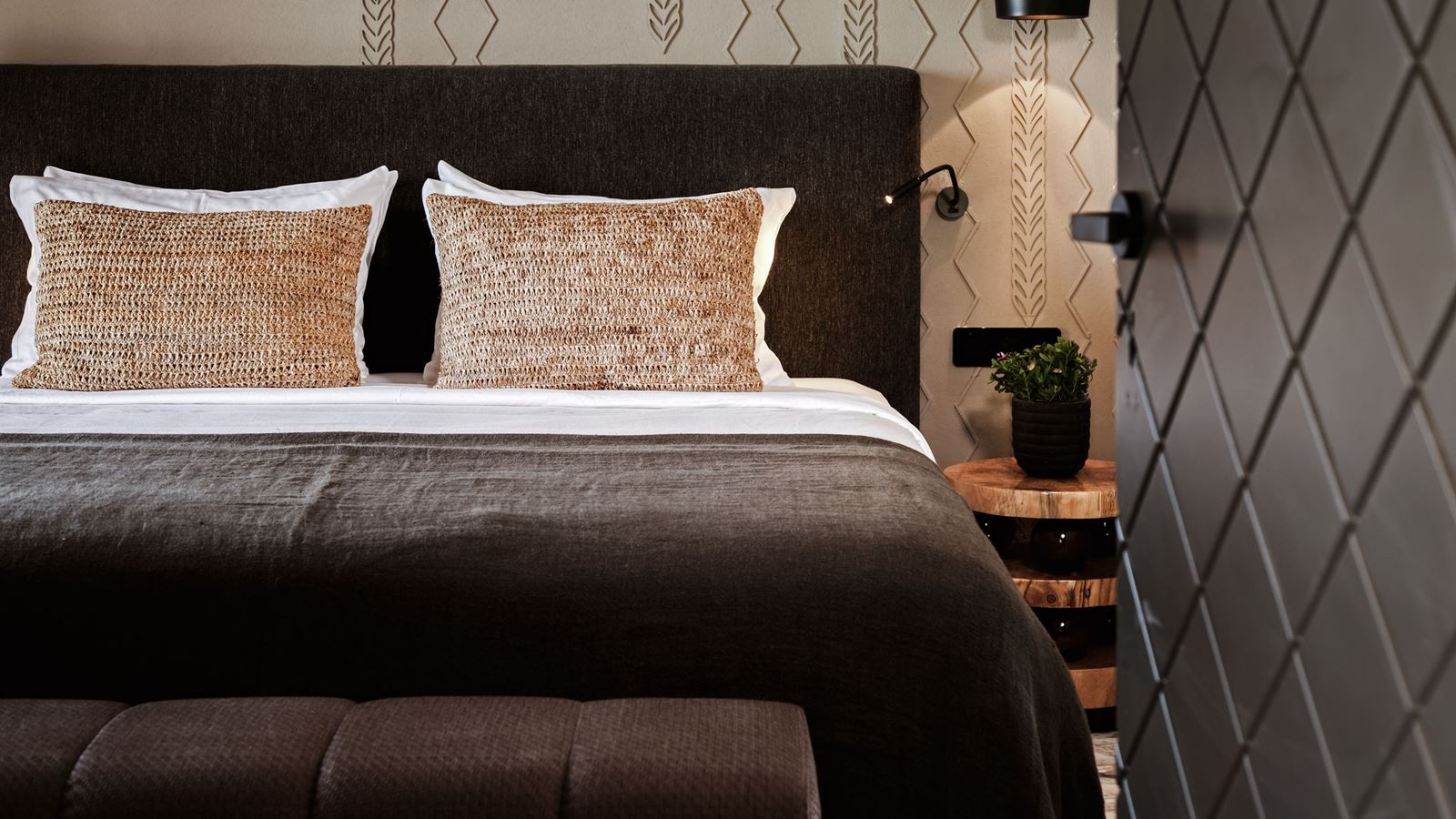 rooms-premium-1-bdr-suite-sv-with-out-jacuzzi