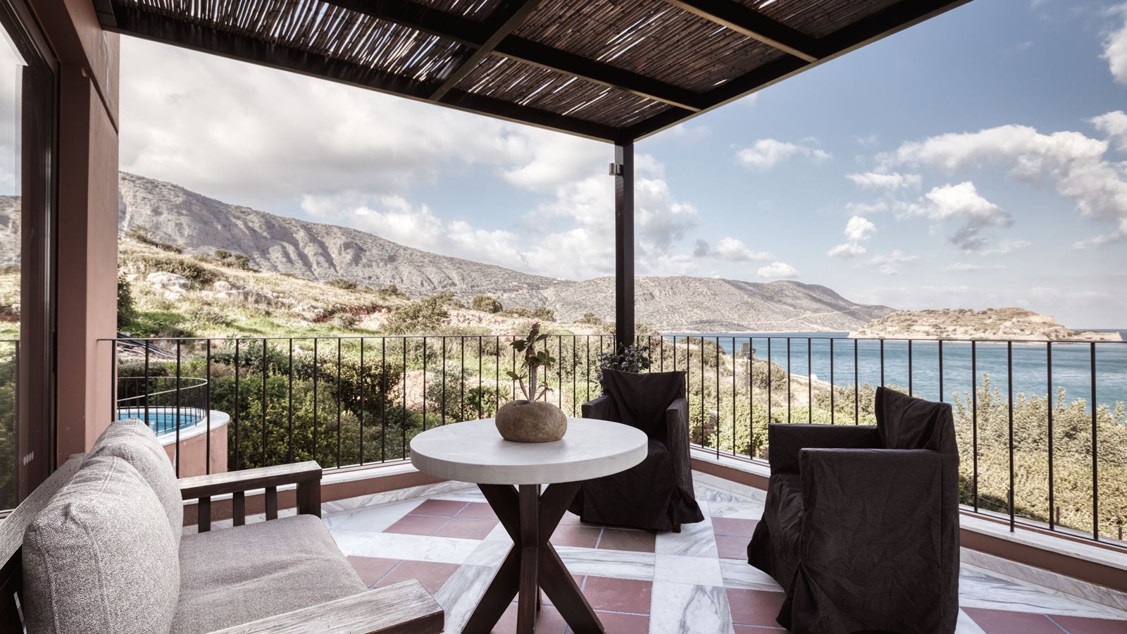 rooms-premium-1-bdr-suite-sv-with-private-pool