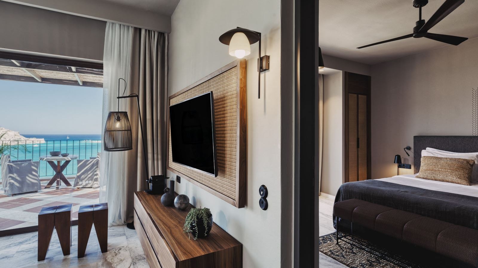 rooms-premium-1-bdr-suite-sv-with-private-pool