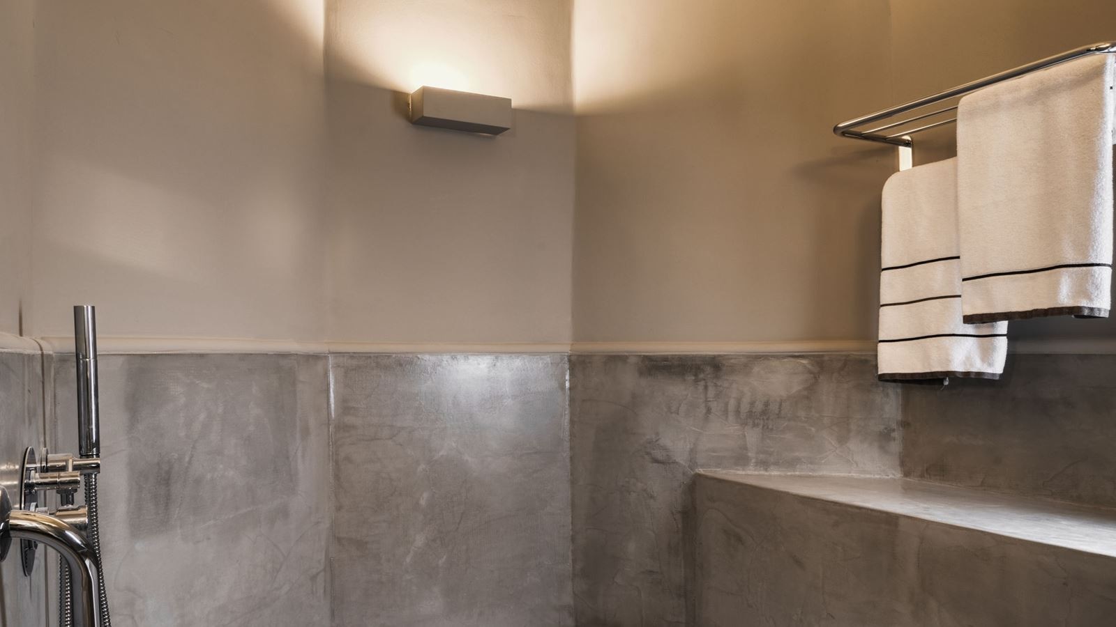 rooms-luxury-family-2-bdr-suite-sv-with-outdoor-jacuzzi