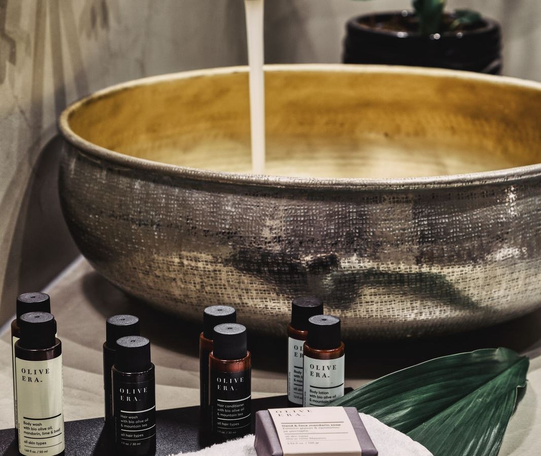 rooms-family-suite-gv-with-outdoor-jacuzzi