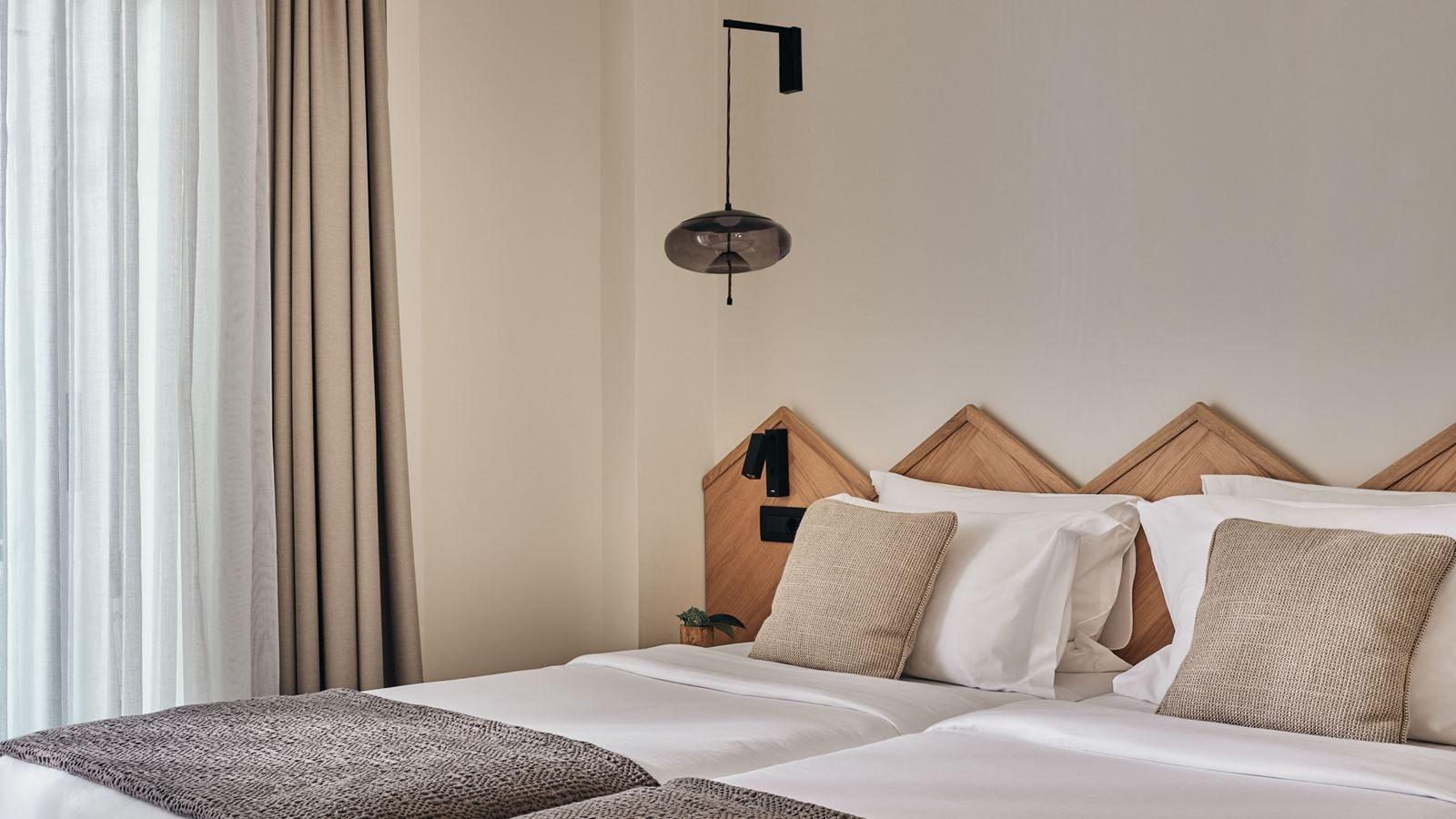 rooms-domes-private-residences-three-bedrooms-with-private-pool