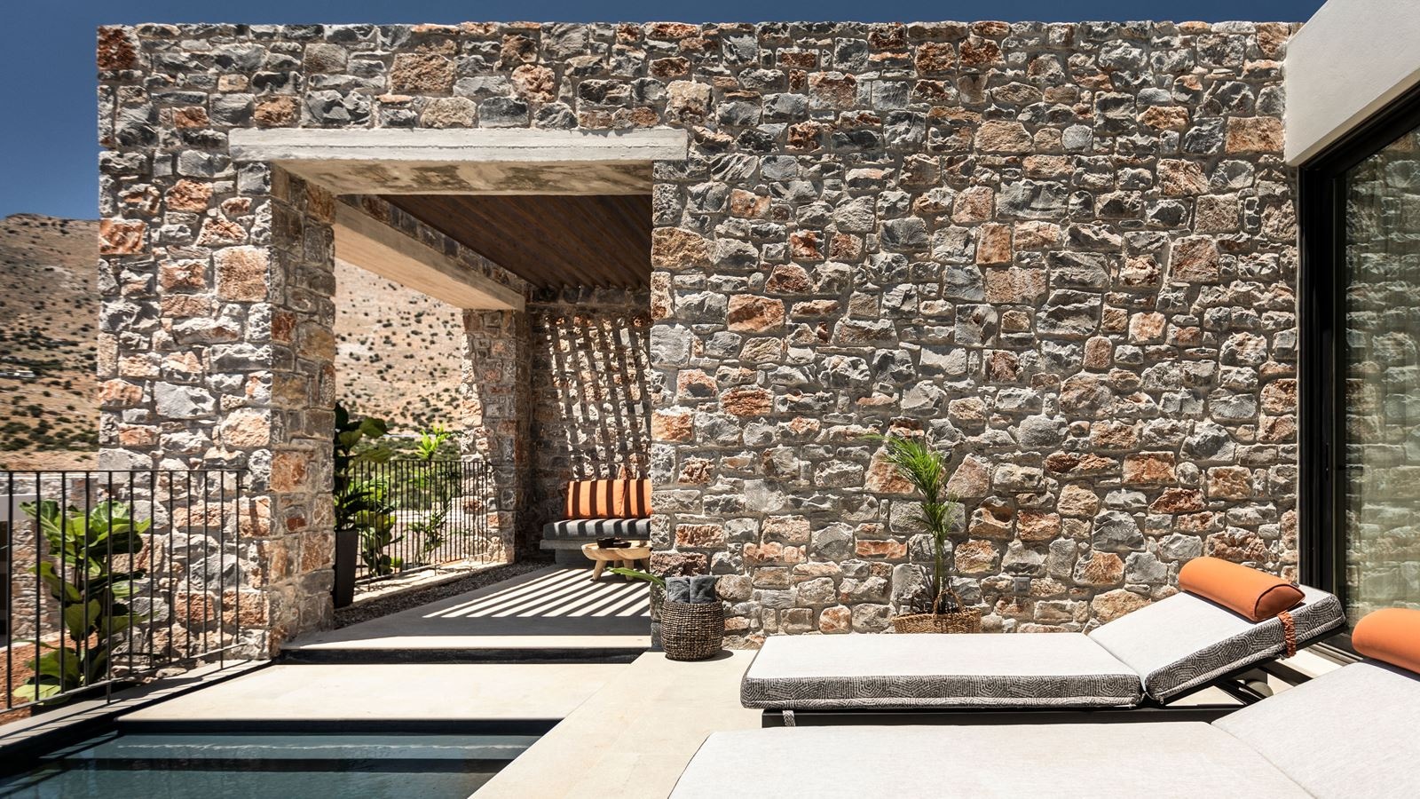 rooms-core-residence-one-bedroom-with-private-pool